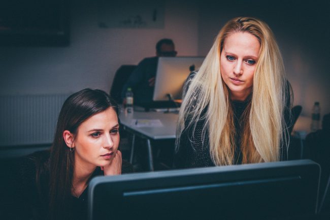 Profesionales con correo profesional Email profesional Vs. Email gratuito