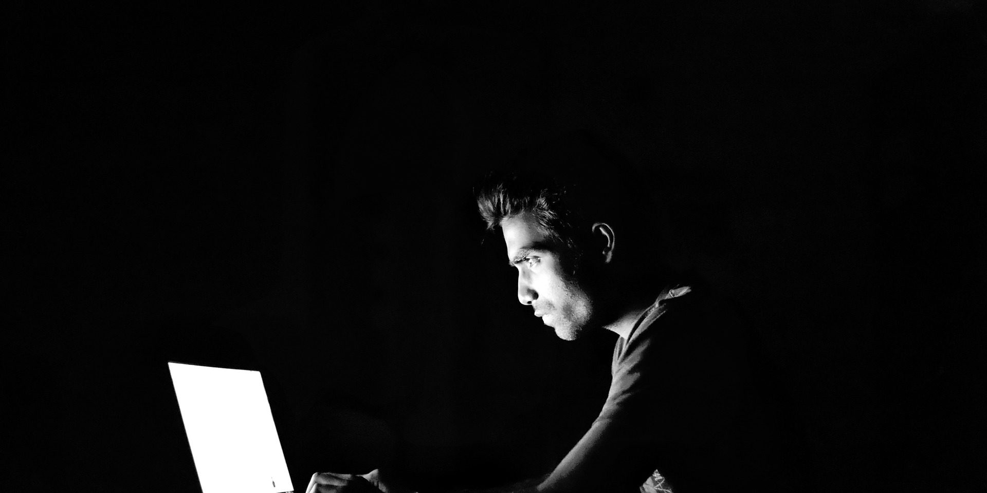 Cómo prevenir las suplantaciones de identidad online Nominalia protege tu web contra la ciberocupación