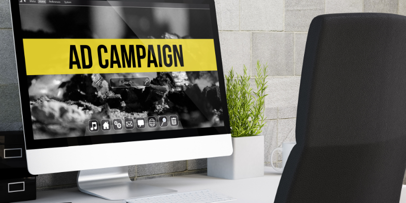 Optimizar campañas de Google Ads Ordenador con gestión de campañas de anuncios